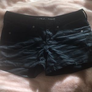 Black denim mid-rise midi shorts!!